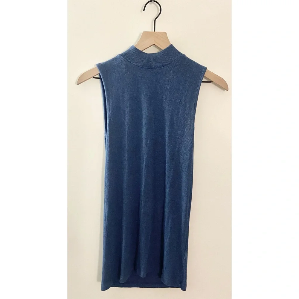 GAP Ribbed Mock Neck Tank - Picture 6 of 6